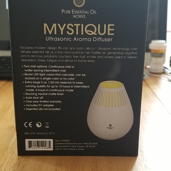 LED Diffuser with Sample Essential Oils - Picture 4 of 7